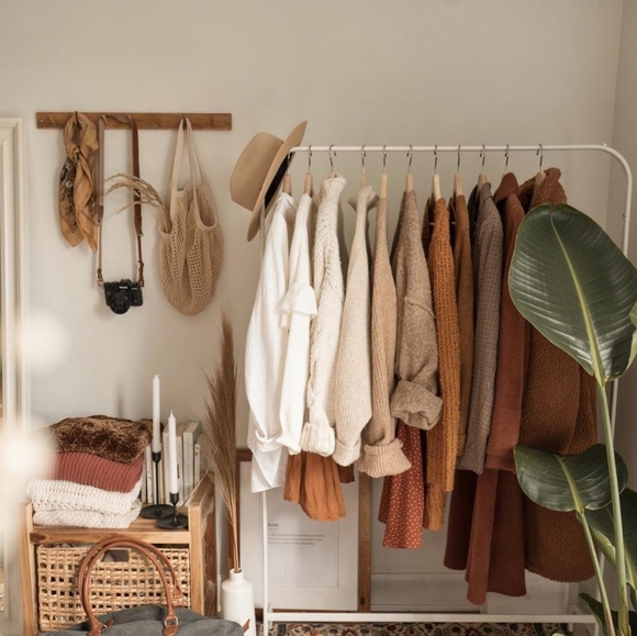 Meet your Posher, Carly - Picture 1 of 1